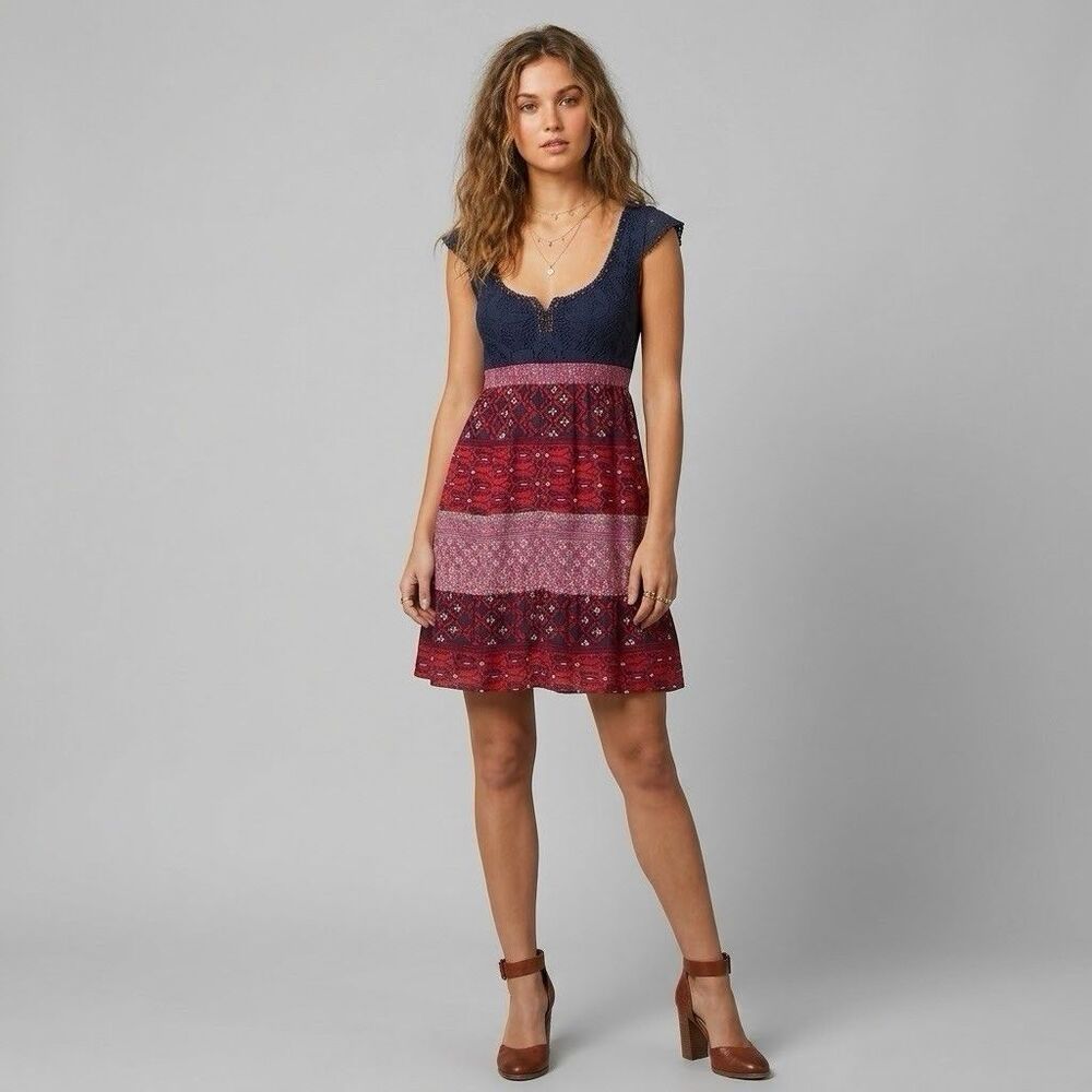 Free People Dress Sz 8 Sleeveless Mini Crochet Lace Boho Chic Casual Cottagecore